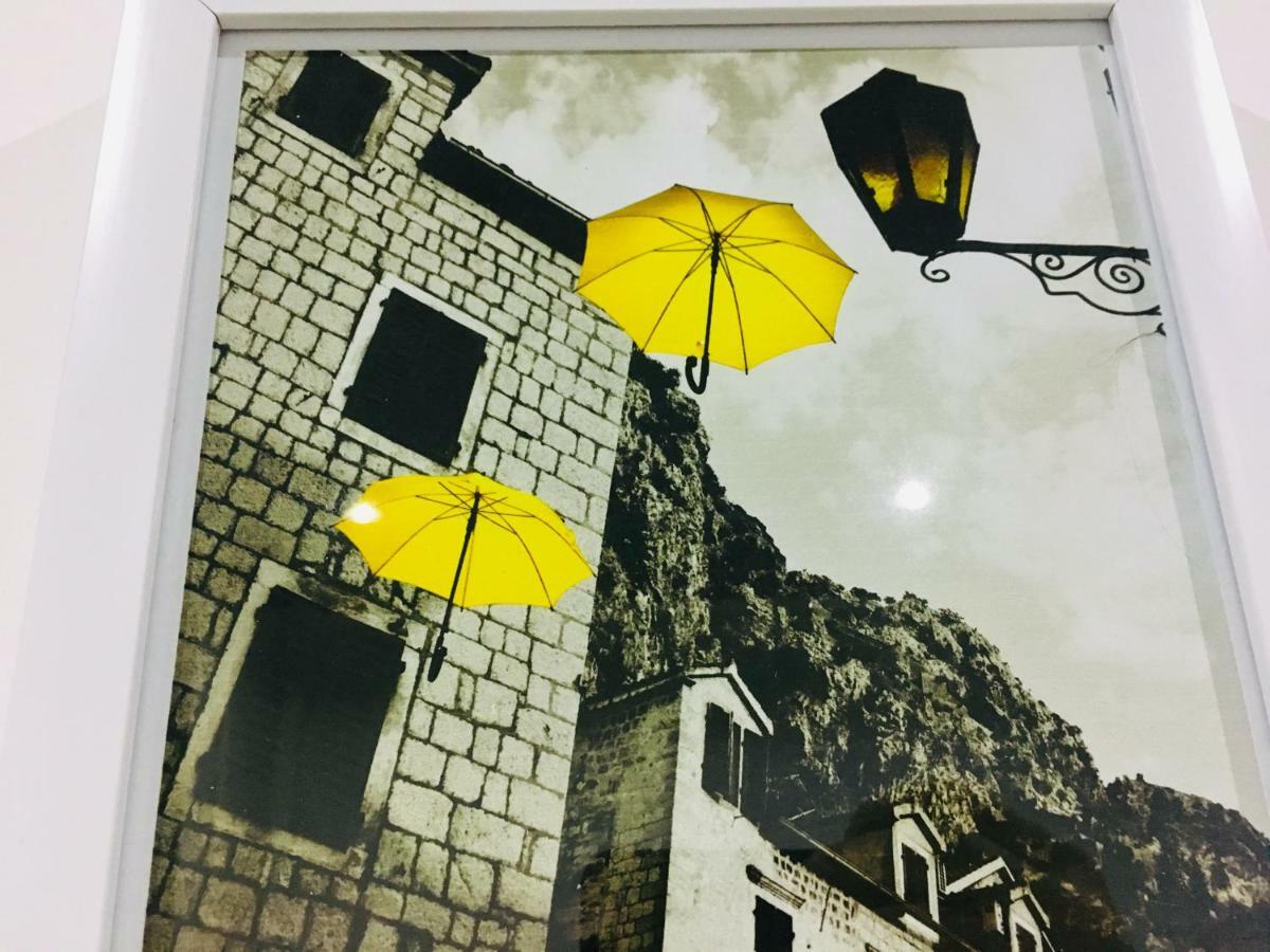 Yellow Room With Sea View Makhinjauri Bagian luar foto