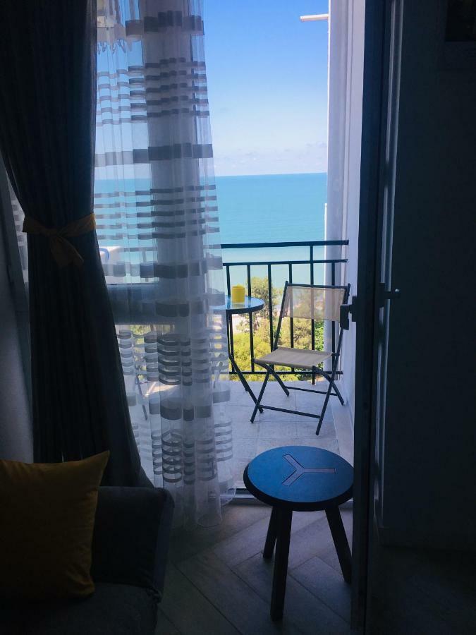 Yellow Room With Sea View Makhinjauri Bagian luar foto